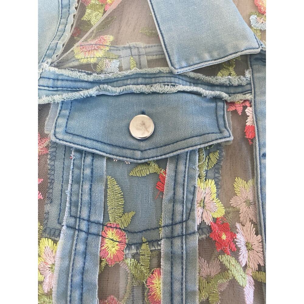 NWT Women’s Denim & Sheer Floral Embroidered Jacket Kristen’s Kloset Medium - Picture 3 of 7